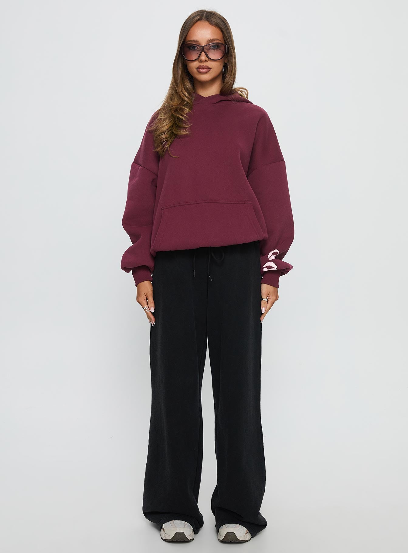 Kisses Graphic Hoodie Wine