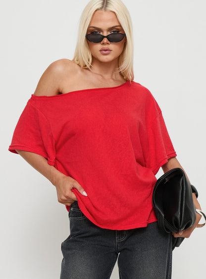 Winny Off Shoulder Tee Red