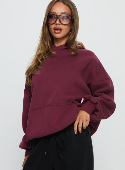 Kisses Graphic Hoodie Wine