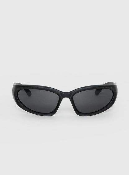 Huxlee Curved Sunglasses Black
