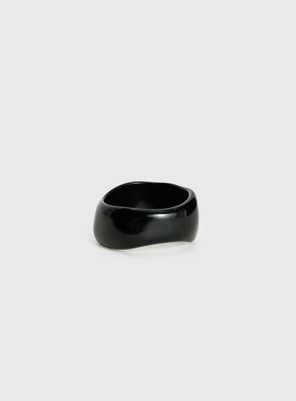 Madlen Resin Cuff Black