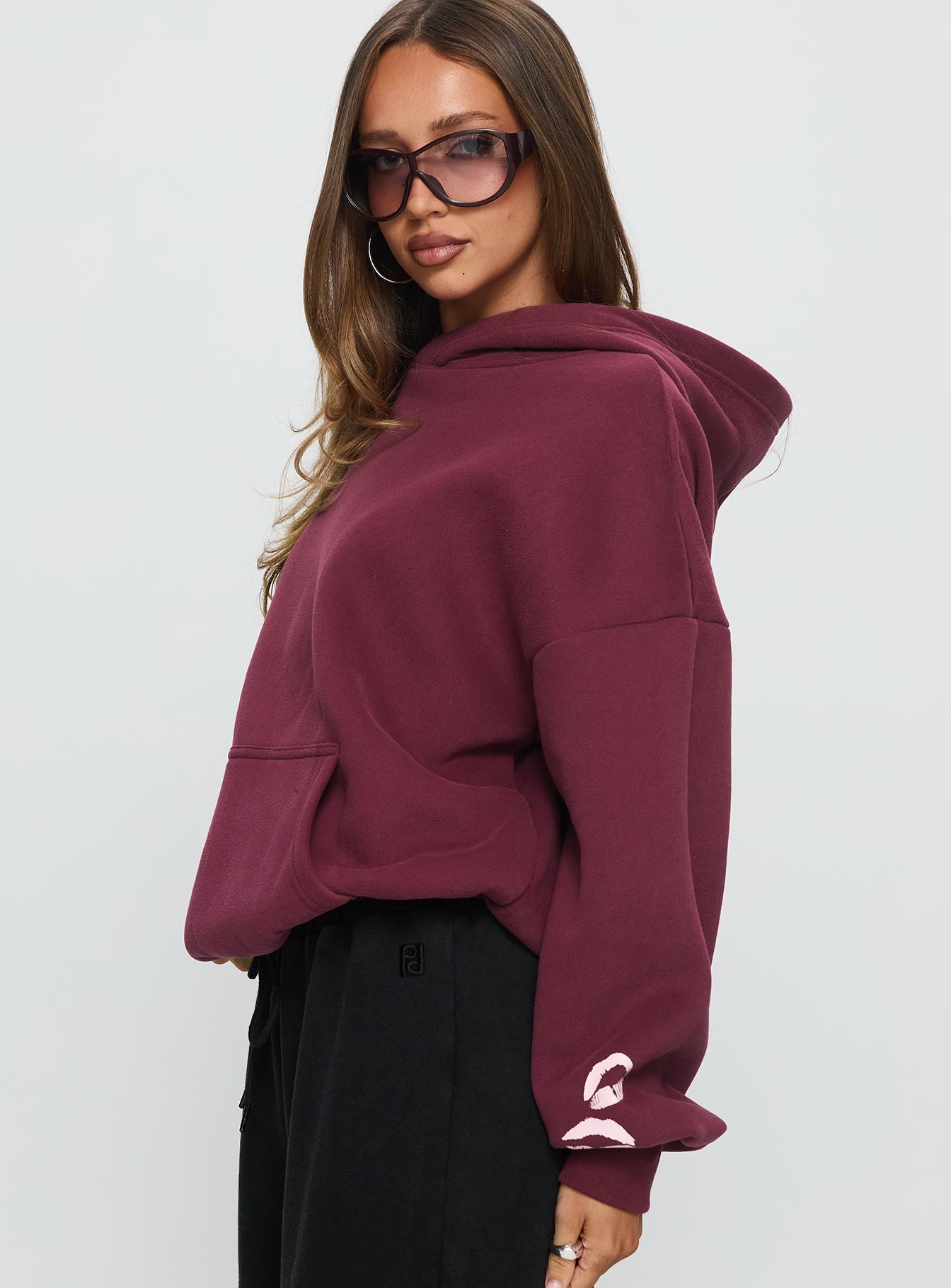 Kisses Graphic Hoodie Wine