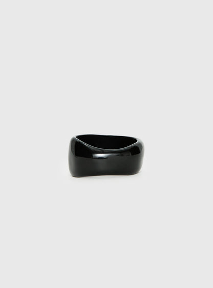 Madlen Resin Cuff Black