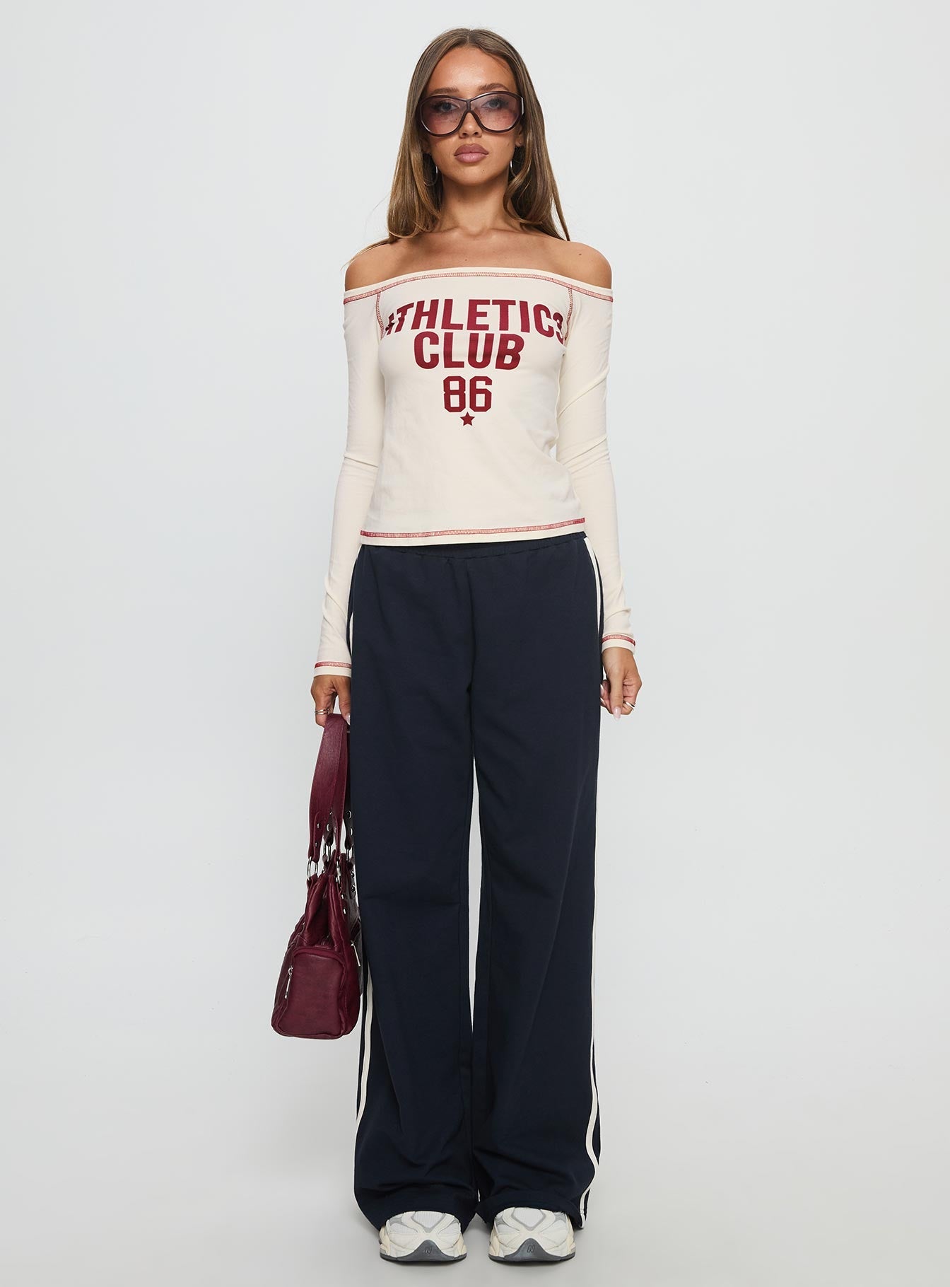 Athletics Club Long Sleeve Graphic Top Cream / Red